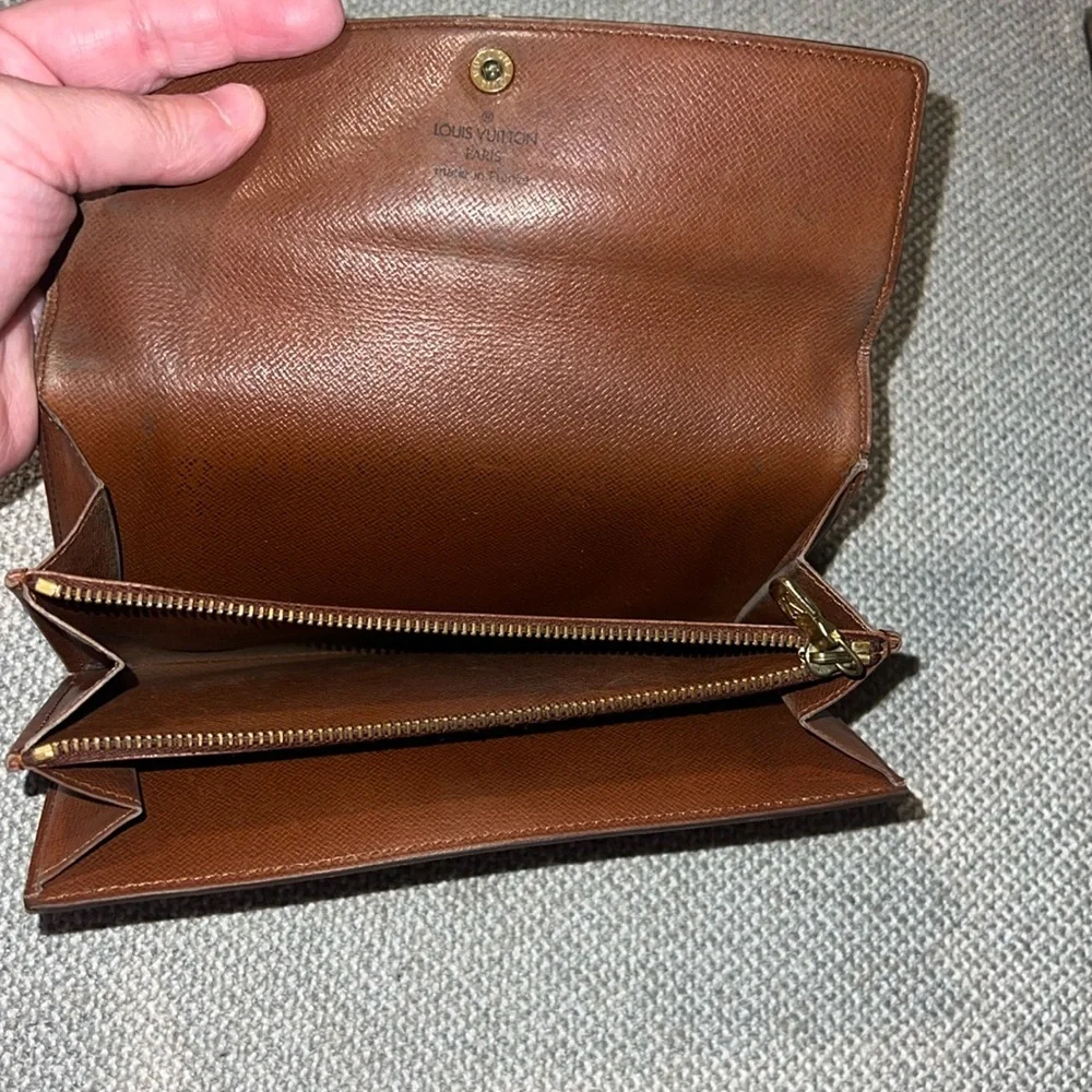 Authentic Vintage Louis Vuitton Sarah wallet MI0983